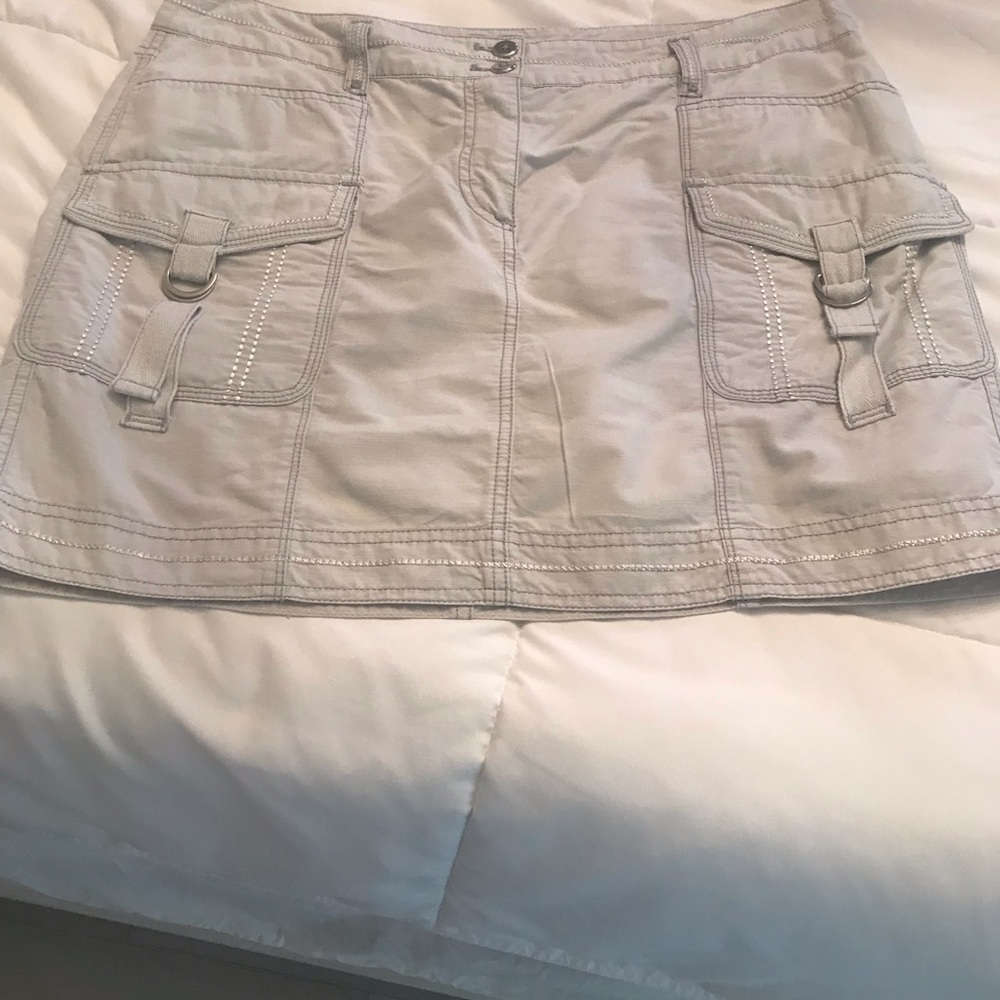 Ladies light grey skirt